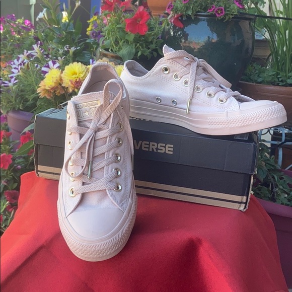 powder pink converse